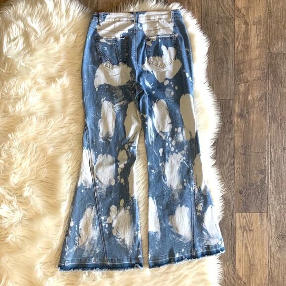 Luxe Moda Flared Jeans - Picture 6 of 10